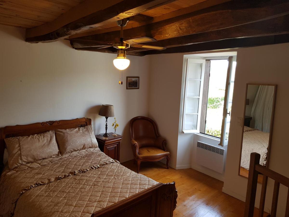 Bay Cottage Gite, Busserolles. Eksteriør bilde