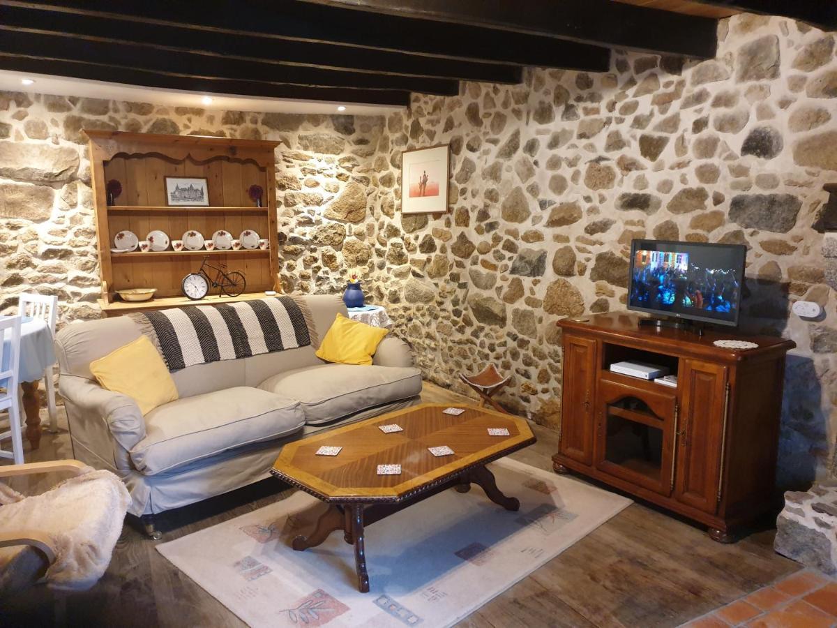 Bay Cottage Gite, Busserolles. Eksteriør bilde